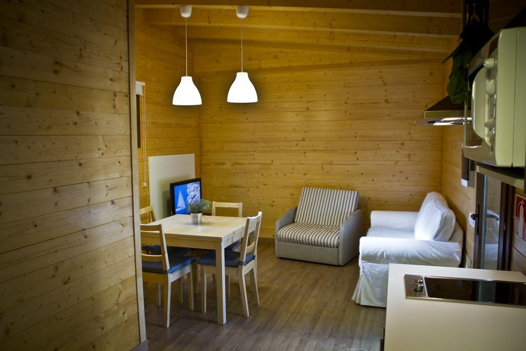 Apartamentos El Bosquet ซันต์กูกัต เดล บาเยส ห้อง รูปภาพ