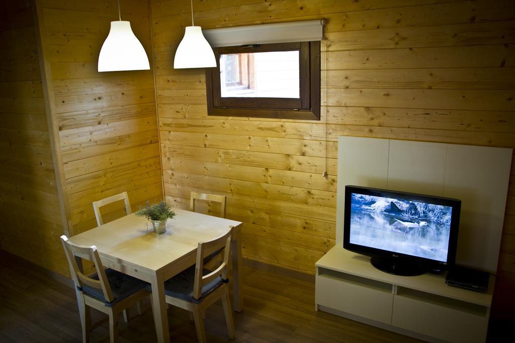 Apartamentos El Bosquet ซันต์กูกัต เดล บาเยส ภายนอก รูปภาพ