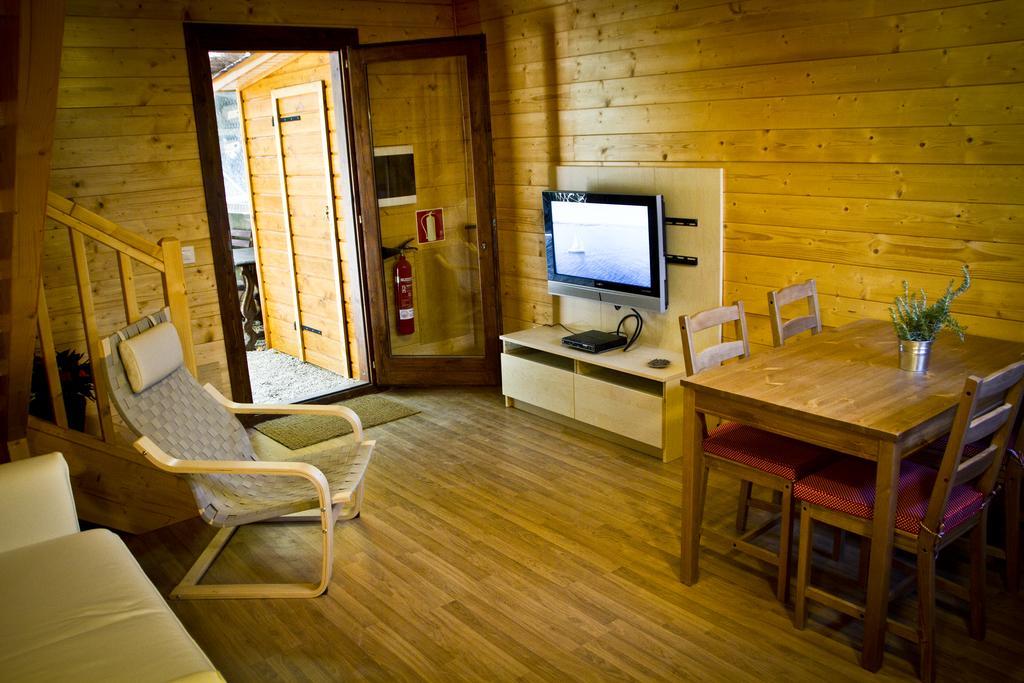 Apartamentos El Bosquet ซันต์กูกัต เดล บาเยส ห้อง รูปภาพ